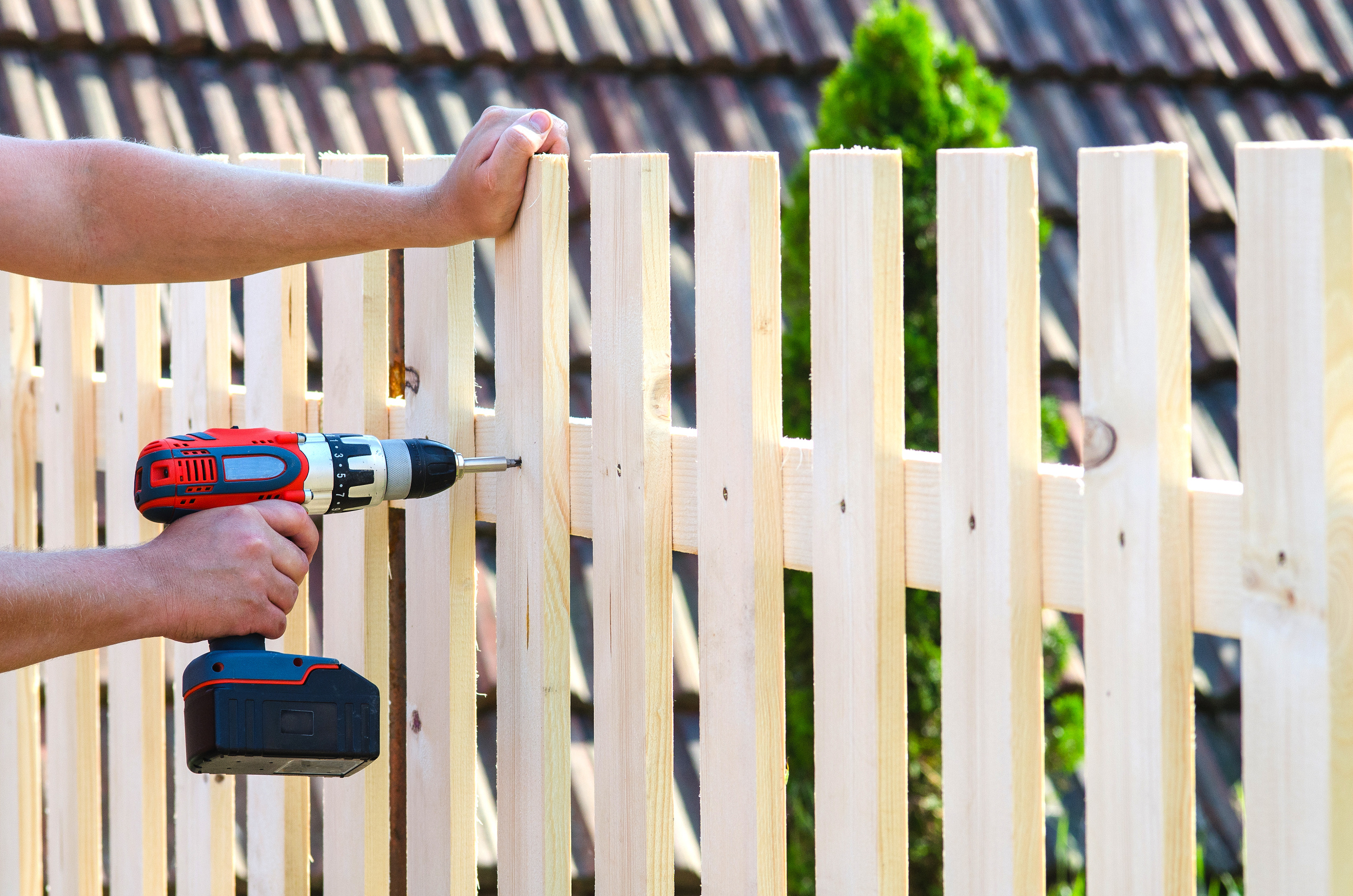 Should I Have My Fence Repaired or Replaced?